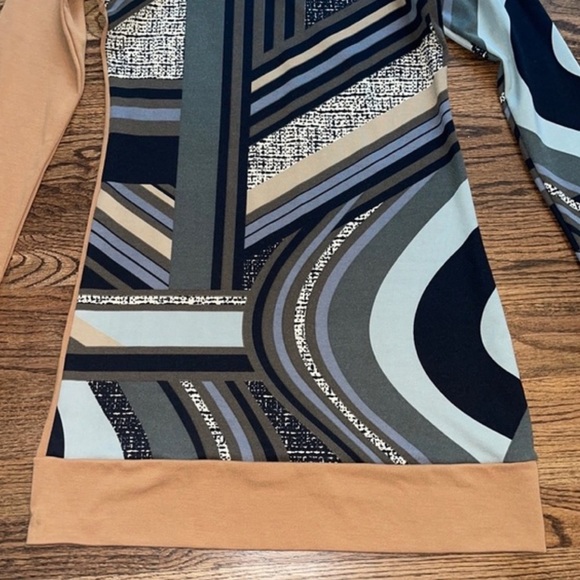 Geometric Printed Asymmetrical Bodycon Dress - Picture 3 of 13